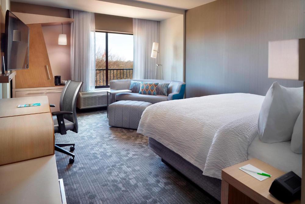 Superior King Room interior
